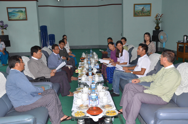 လမ်းပေါ်နေကလေးများ